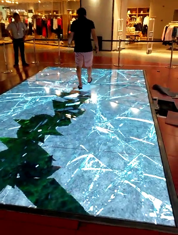 江苏新城吾悦广场P3.91室内高清LED互动地砖屏