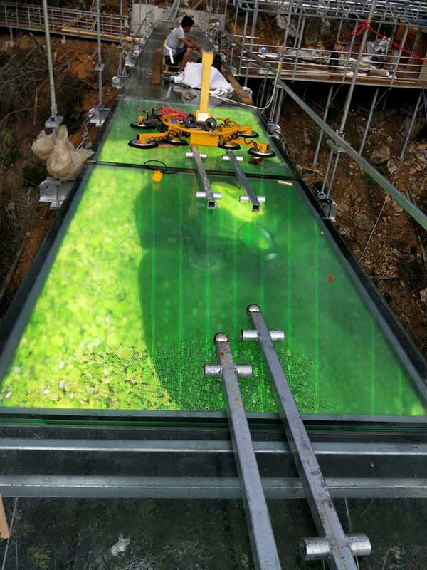 揭阳望天湖景区玻璃桥P4户外高清LED互动地砖屏