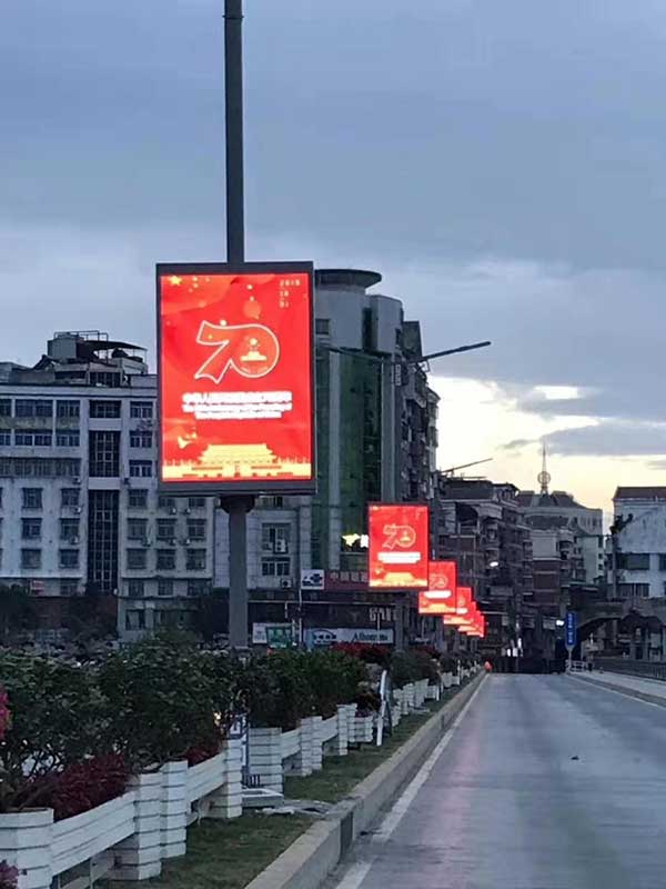 智慧LED灯杆屏助力智慧城市信息经济